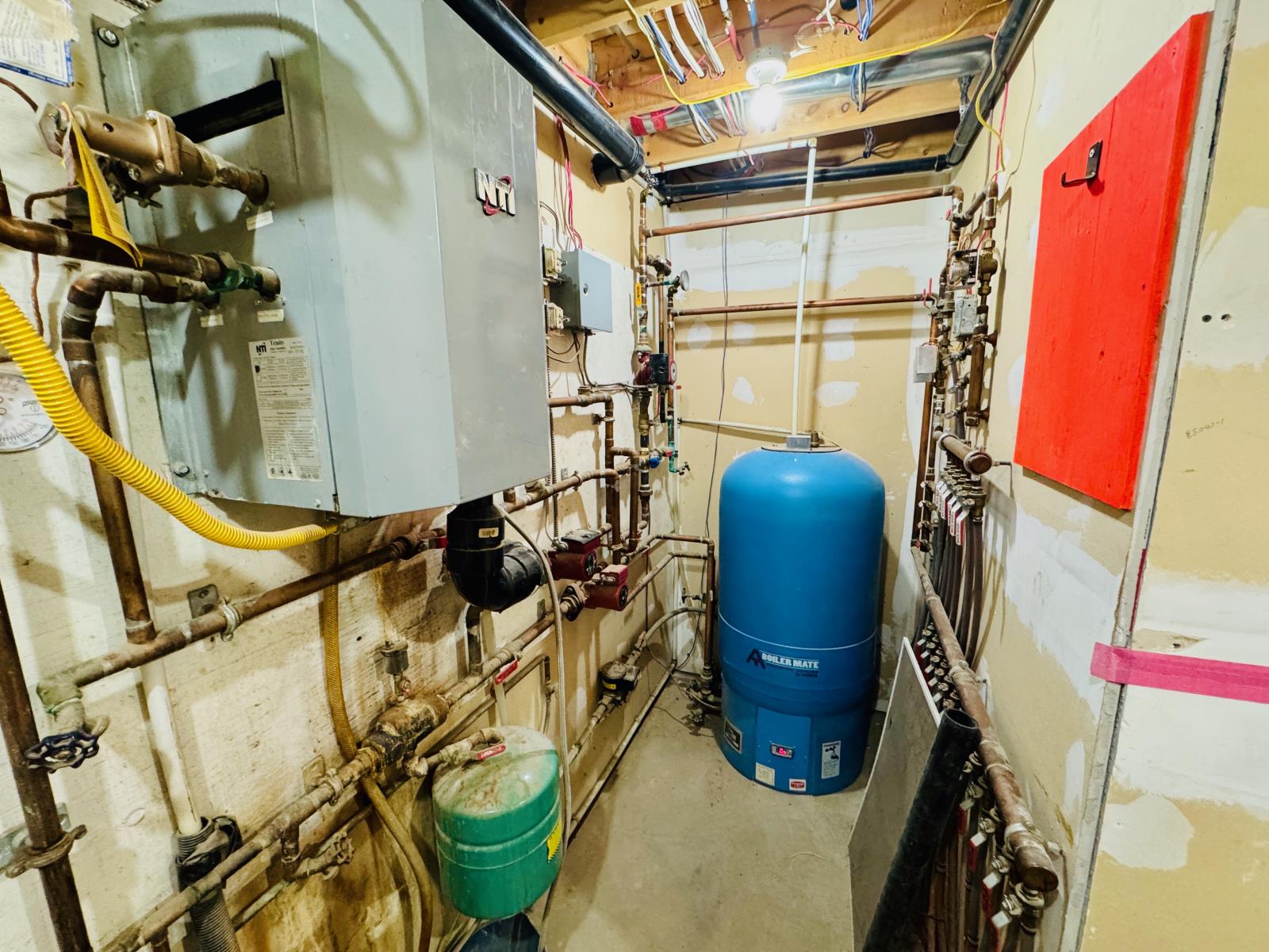 5217 51 St Property Photo 17