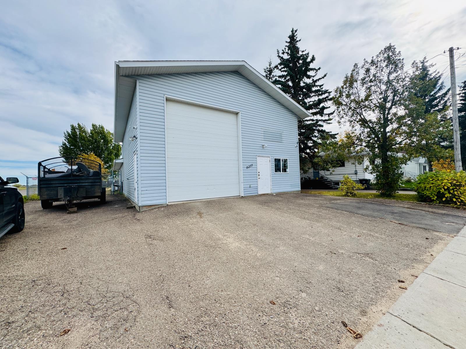 5217 51 St Property Photo 24