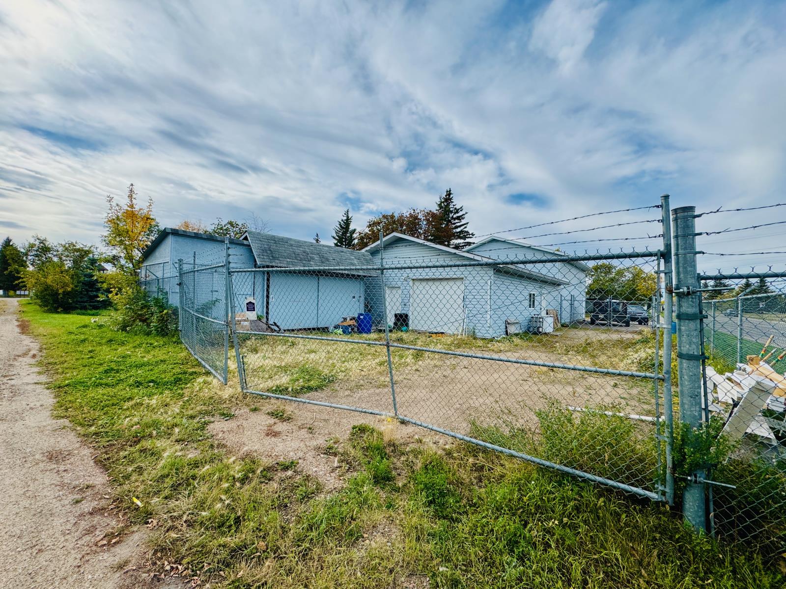 5217 51 St Property Photo 25