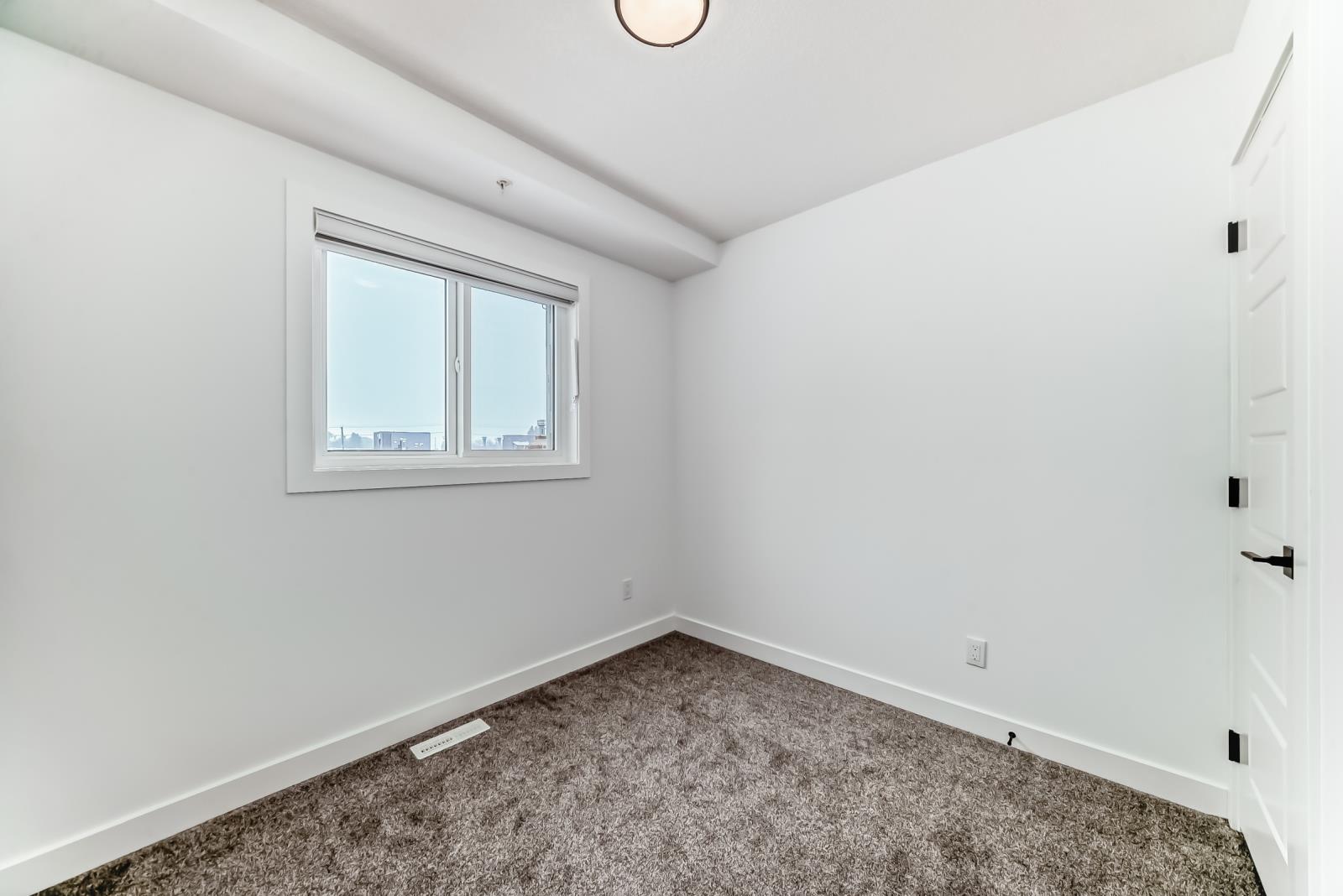 11519 & 11521 67 St Nw Property Photo 28