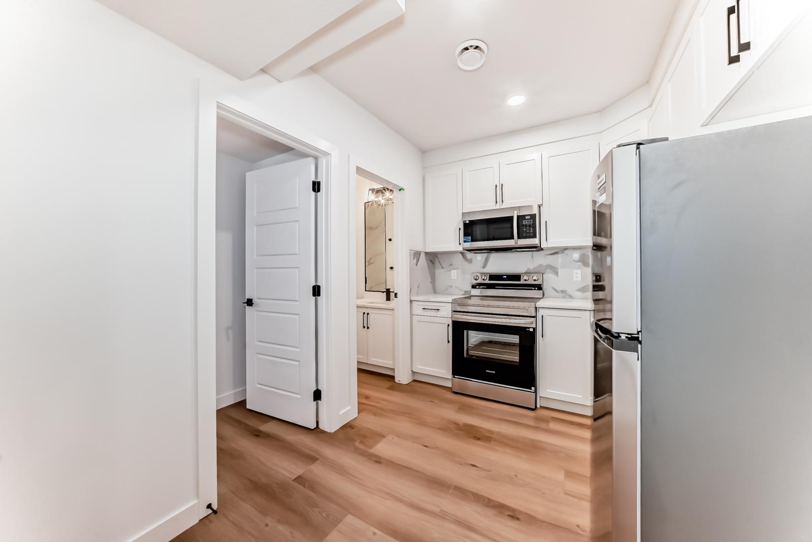 11519 & 11521 67 St Nw Property Photo 37