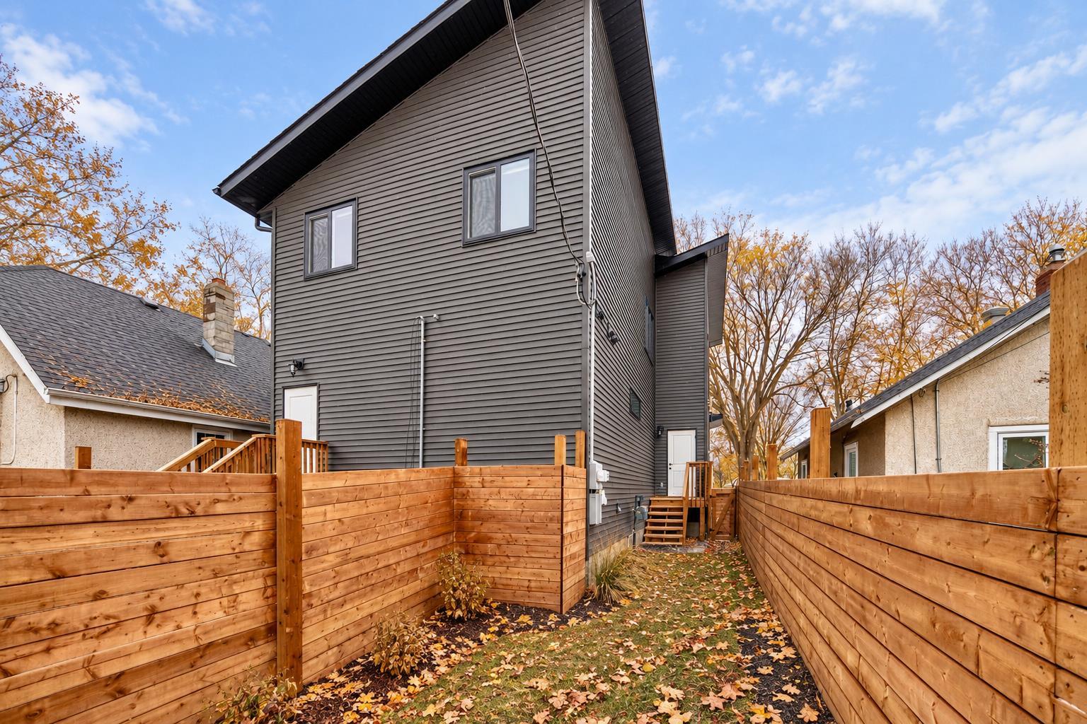 11519 & 11521 67 St Nw Property Photo 49
