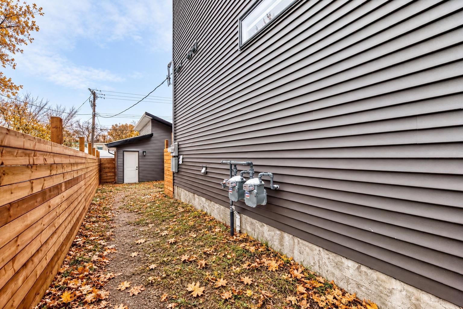 11519 & 11521 67 St Nw Property Photo 50