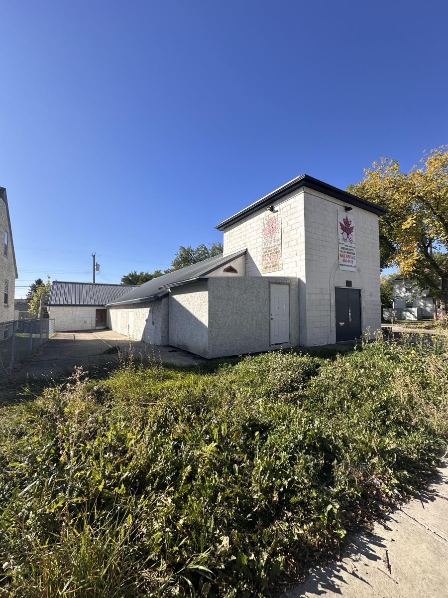 11823 129 Avenue Nw Property Photo 2