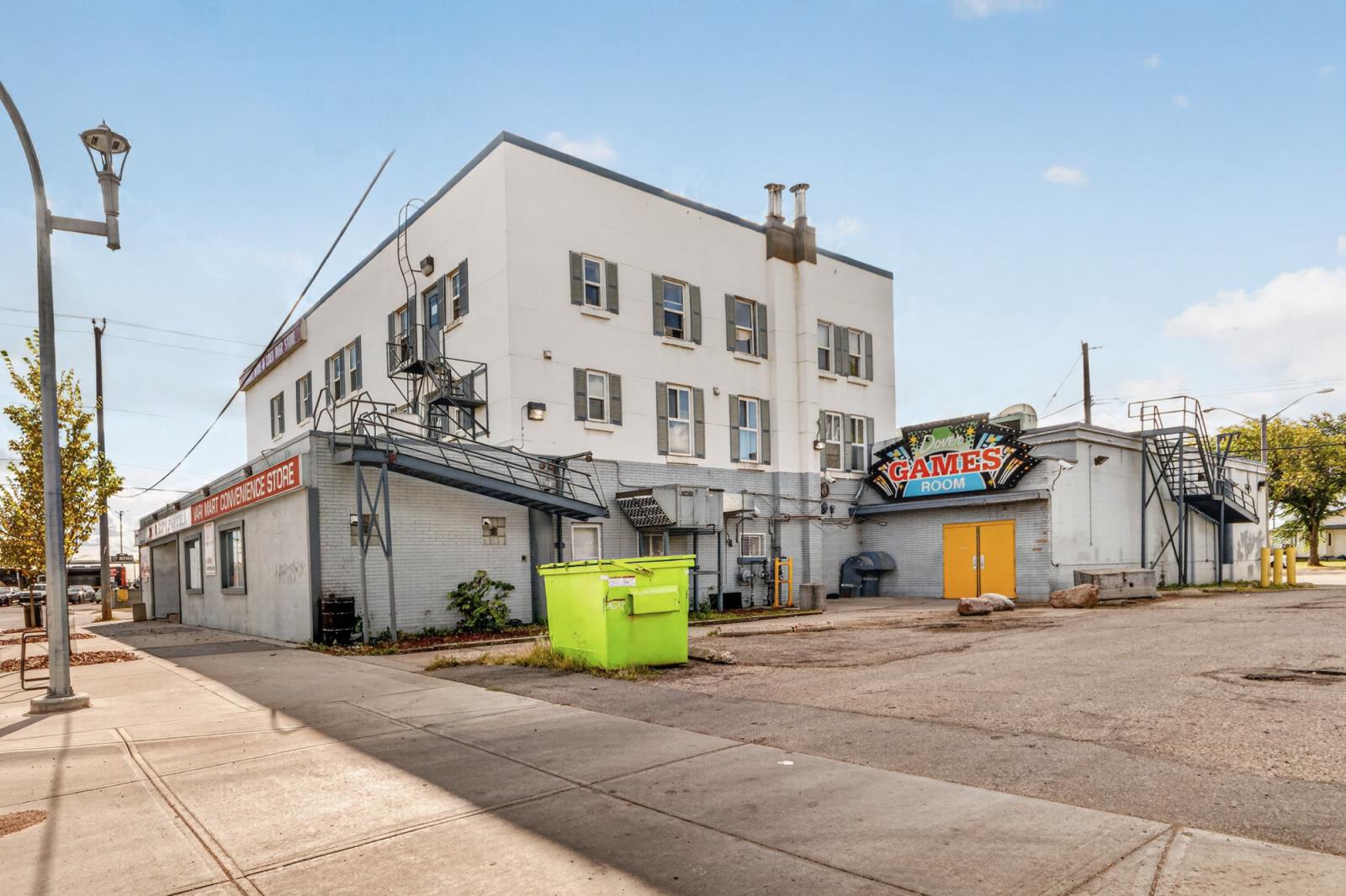 12704 120 Street Nw Property Photo 5