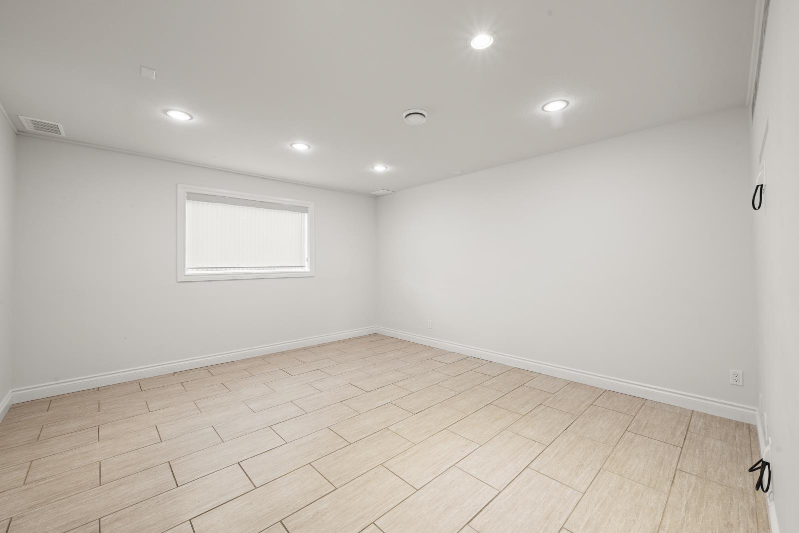 8846-8848-8850 60 Ave Nw Property Photo 26