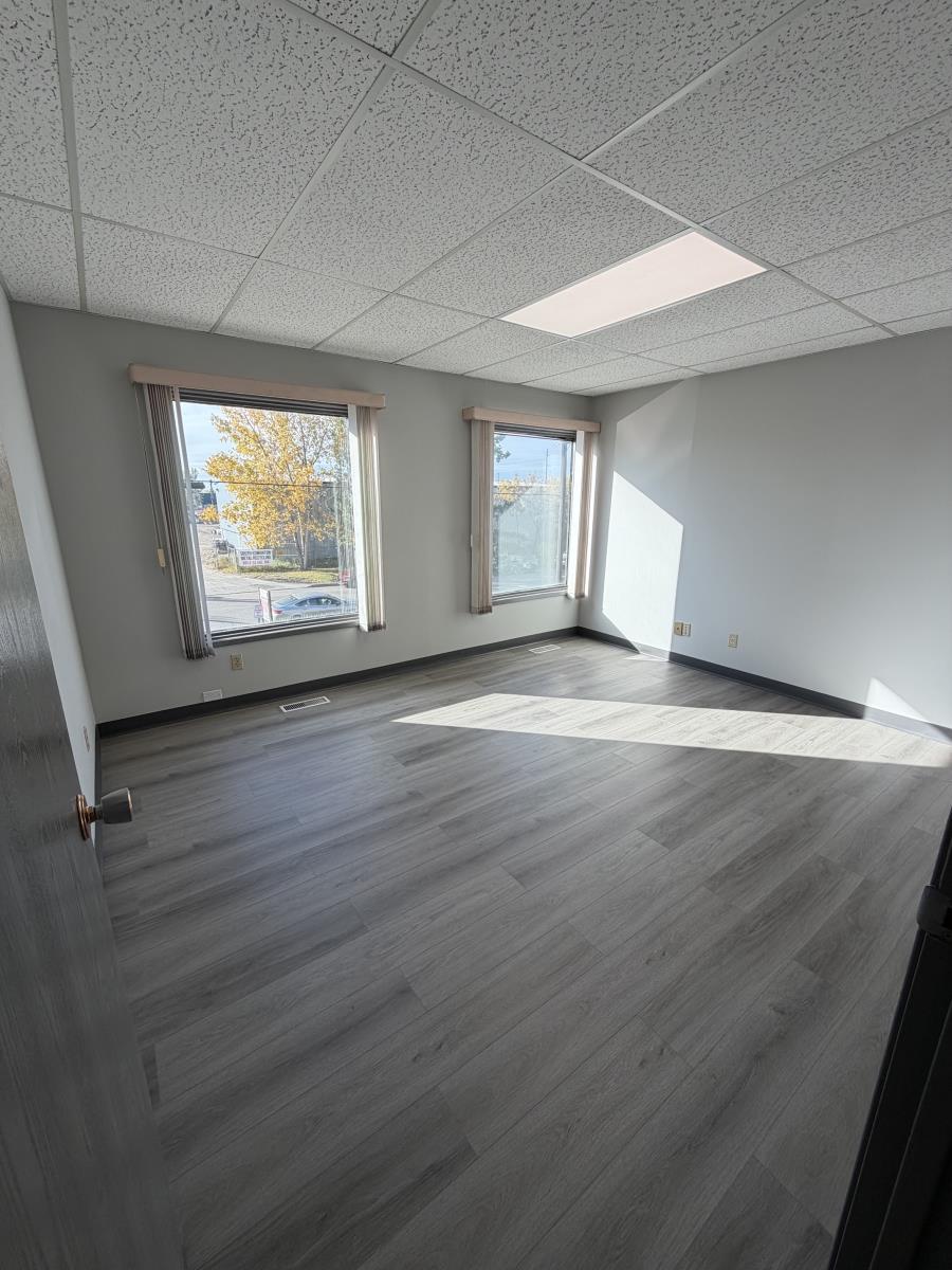 9860a 33 Avenue Property Photo 5