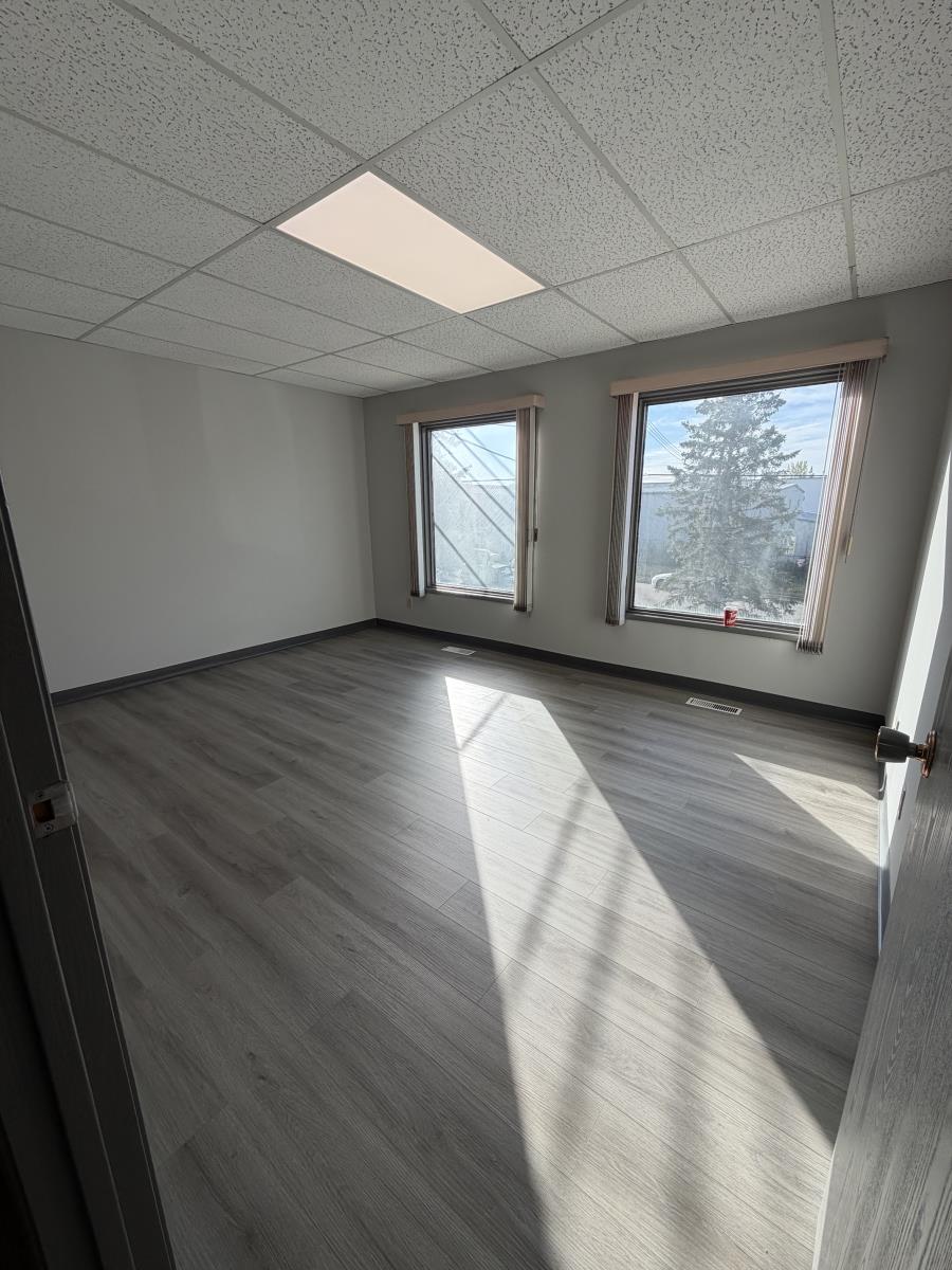 9860a 33 Avenue Property Photo 6