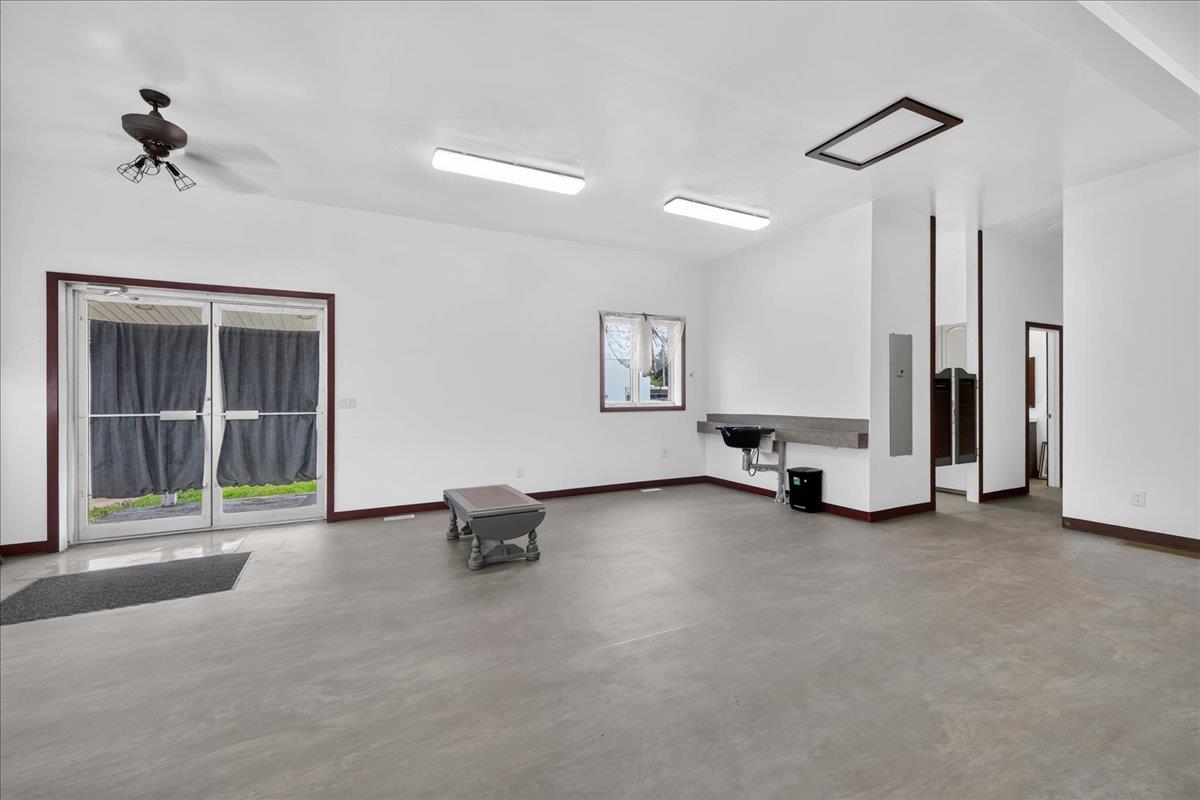 5033 51 Street Property Photo 9