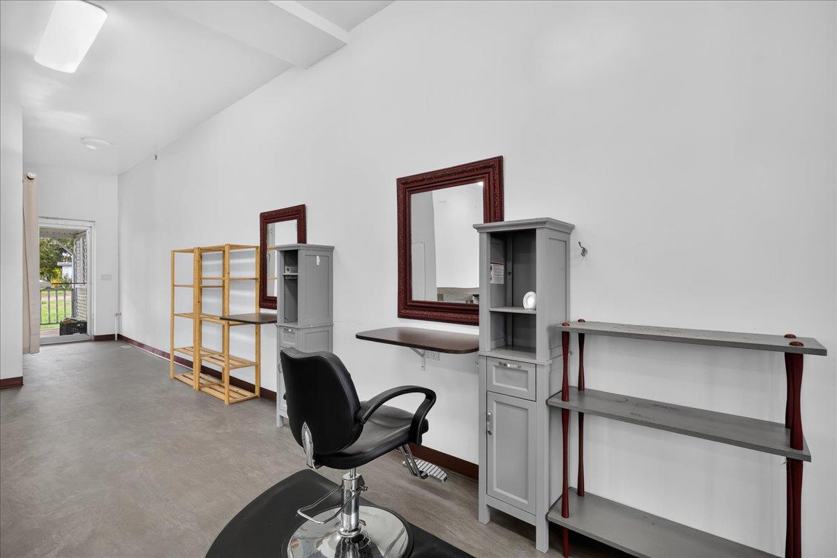 5033 51 Street Property Photo 10