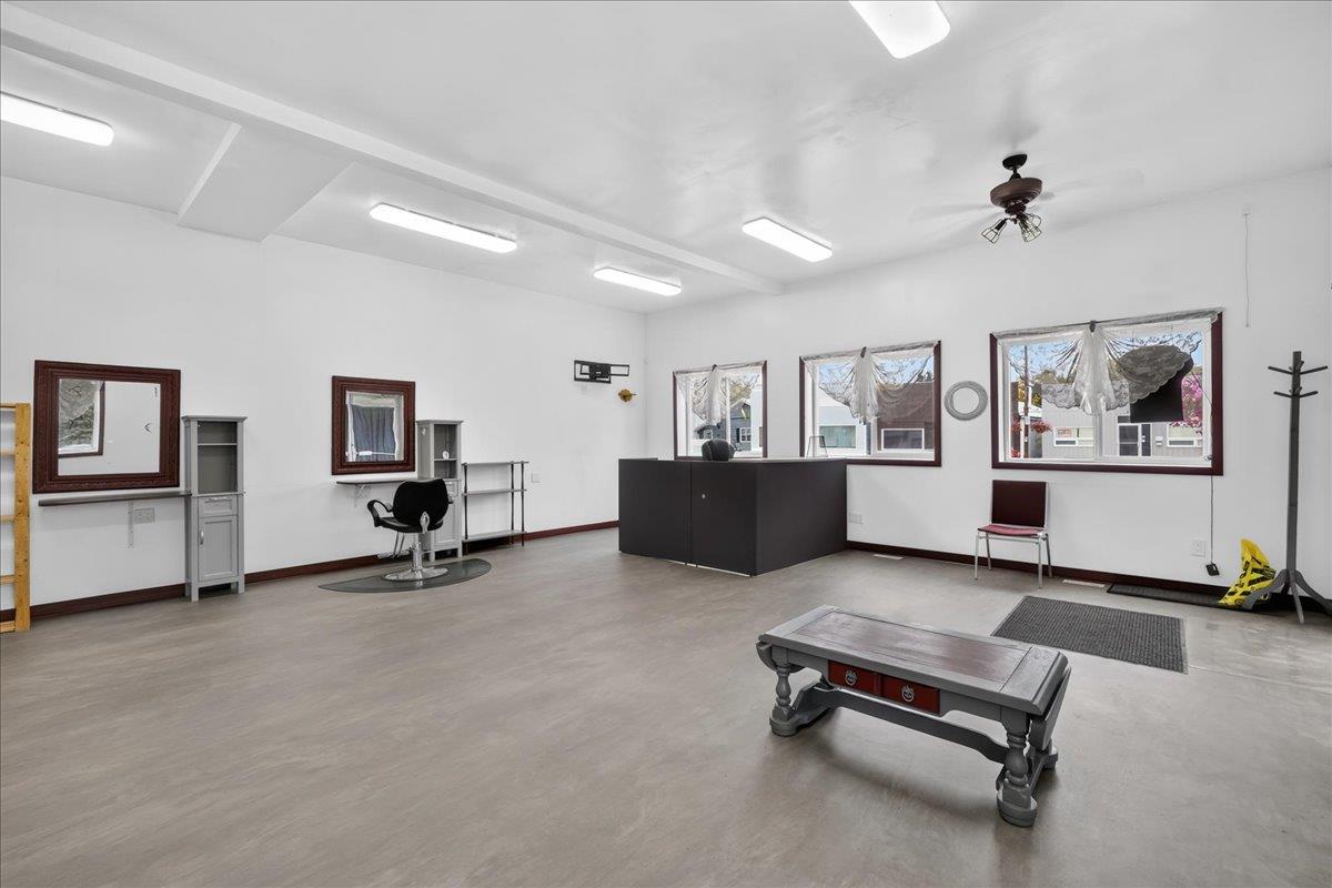 5033 51 Street Property Photo 13