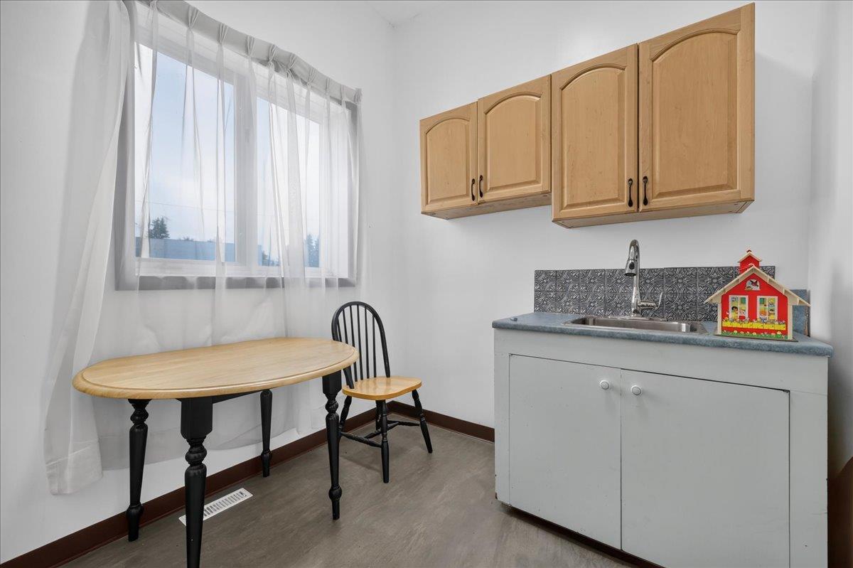 5033 51 Street Property Photo 15