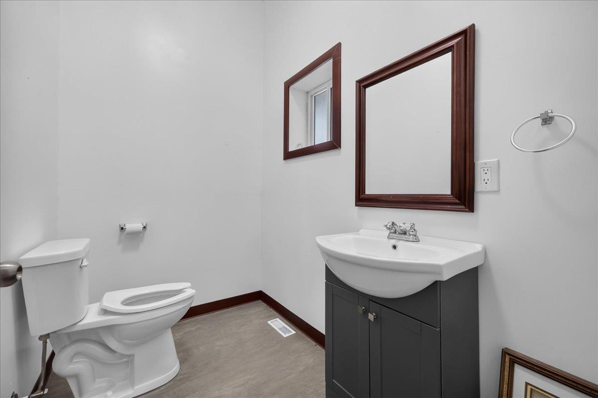 5033 51 Street Property Photo 16