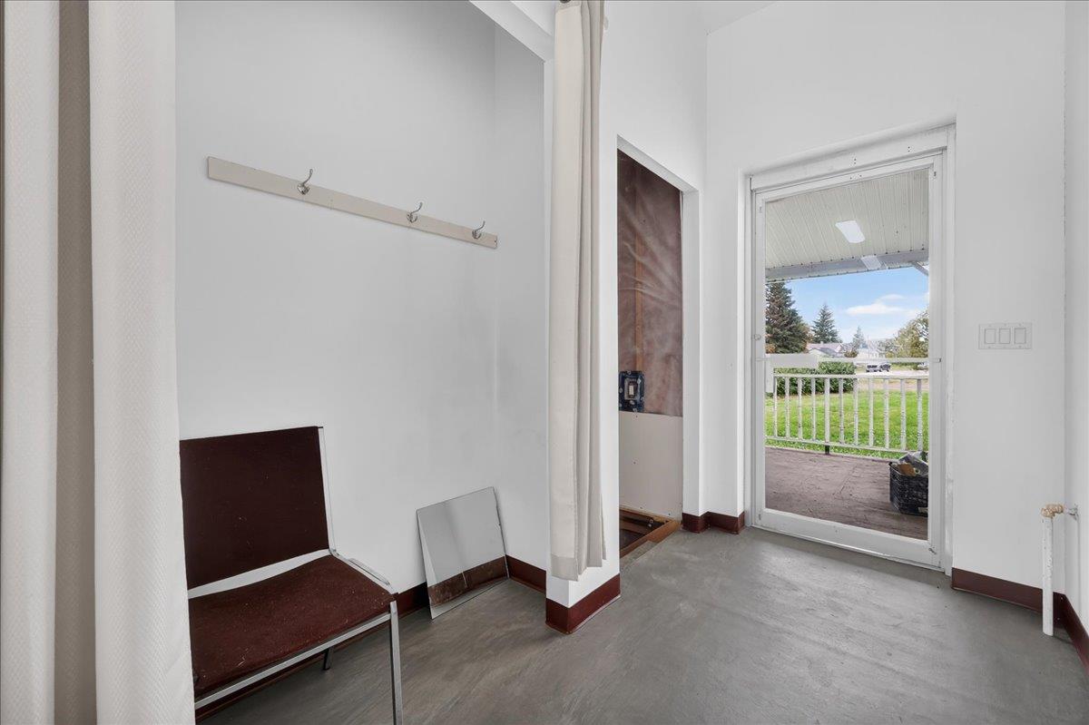 5033 51 Street Property Photo 17