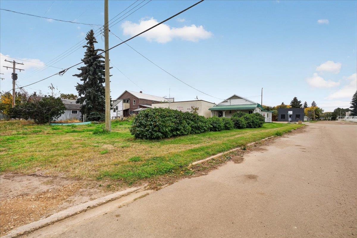 5033 51 Street Property Photo 23
