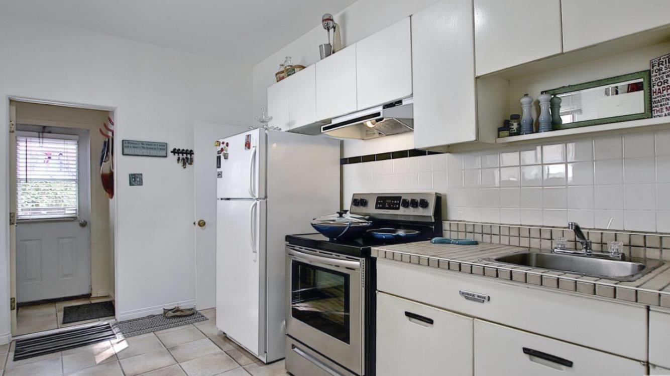 10017 - 113 Street Property Photo 11