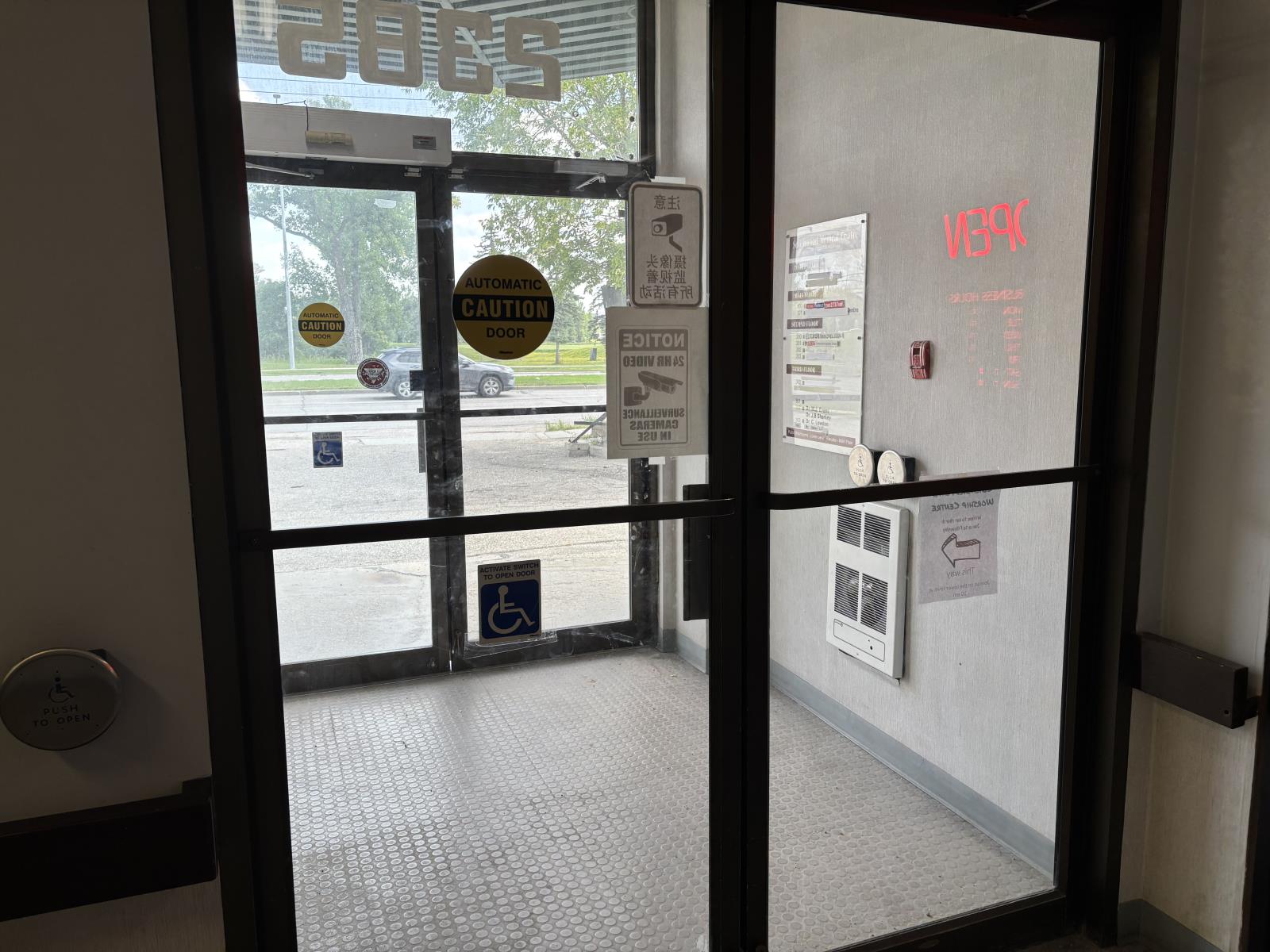 2385 Pembina Hwy Property Photo 2