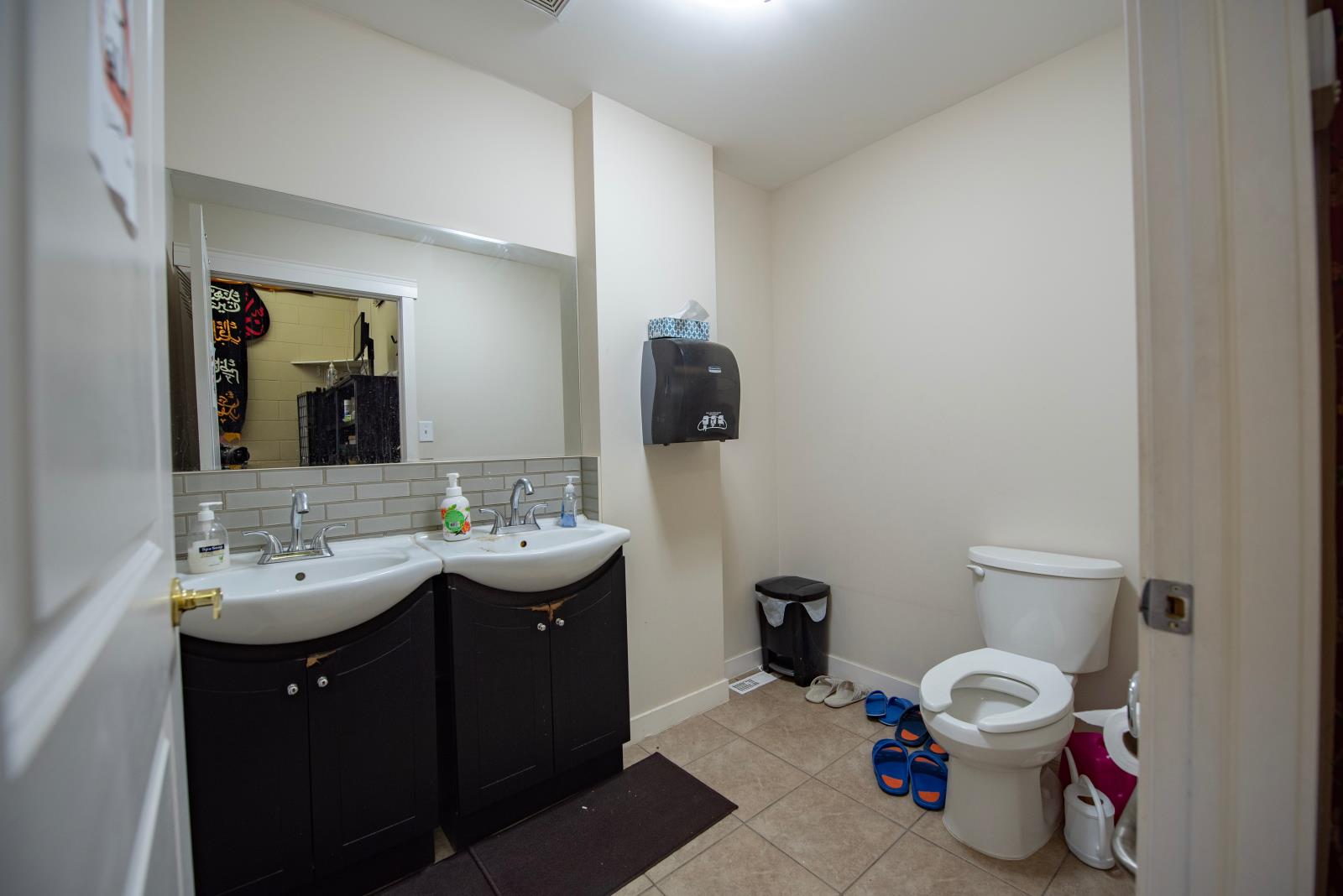 708 Ellice Ave Property Photo 6