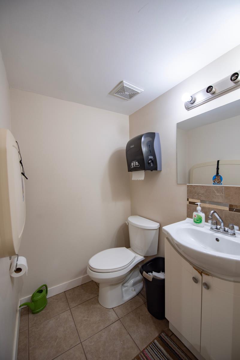 708 Ellice Ave Property Photo 11