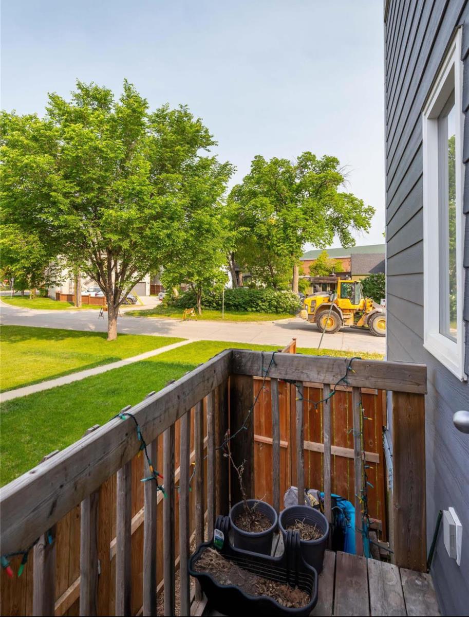 16 Mager Dr E Property Photo 8