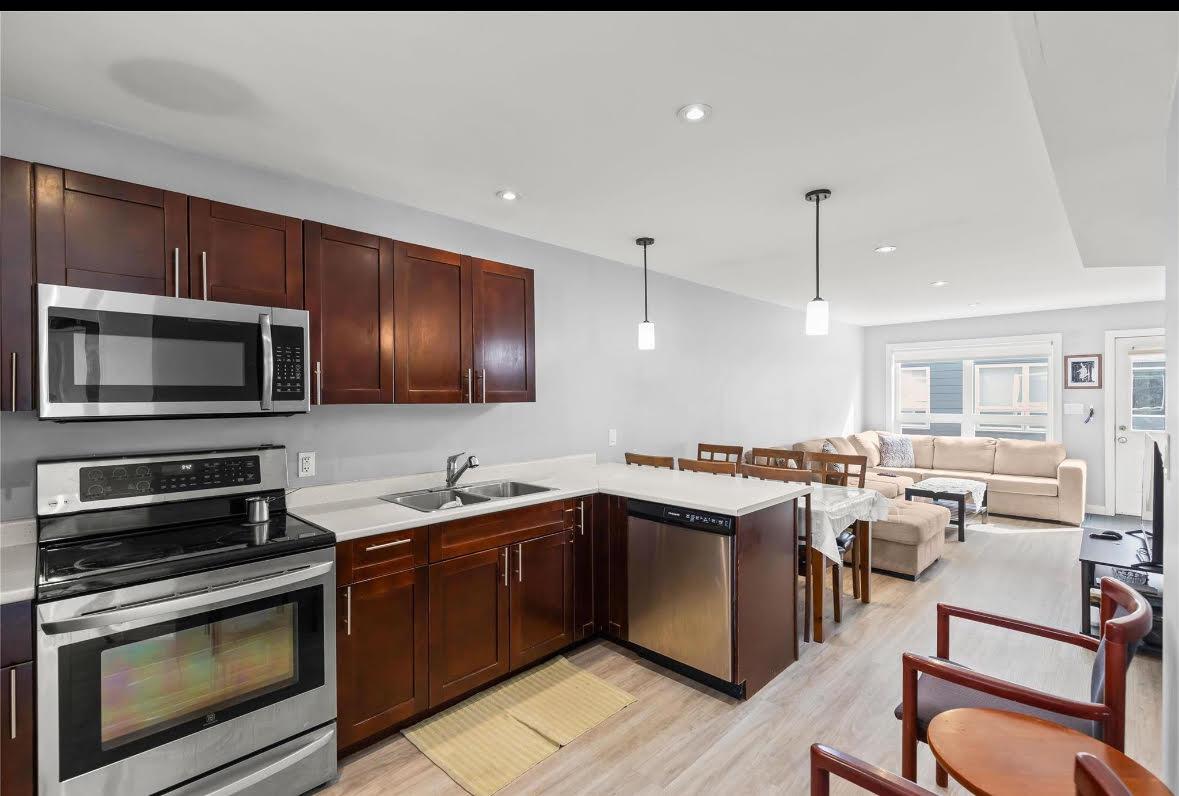 16 Mager Dr E Property Photo 18