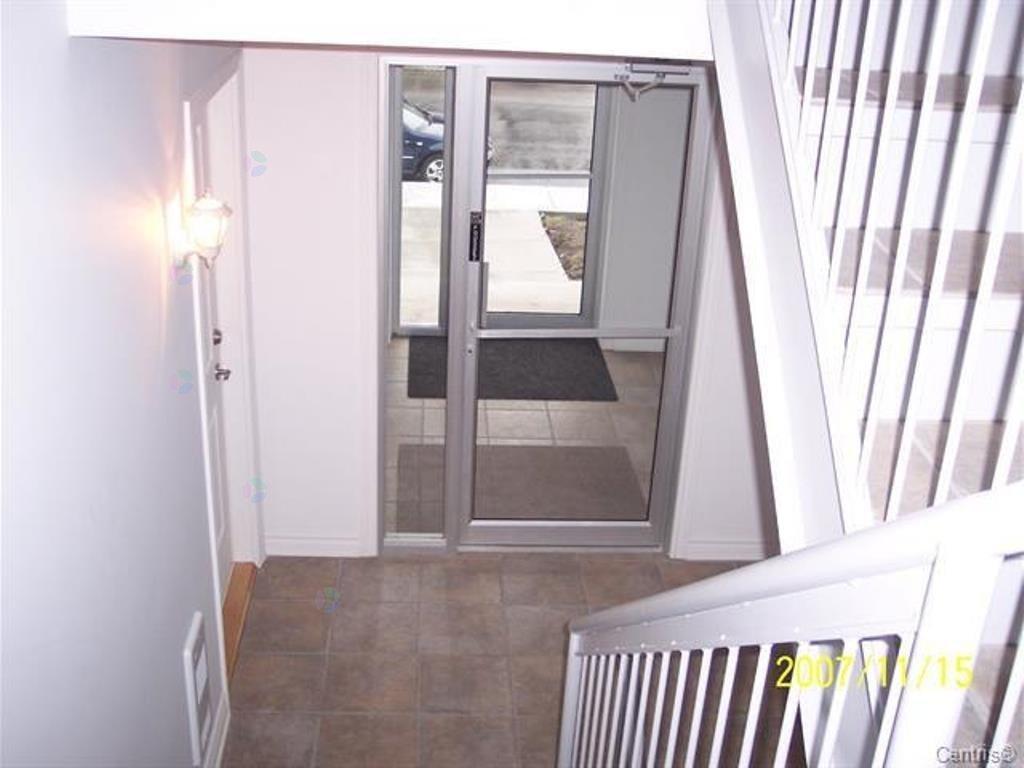 3996 Rue Mance, #201 Property Photo 3