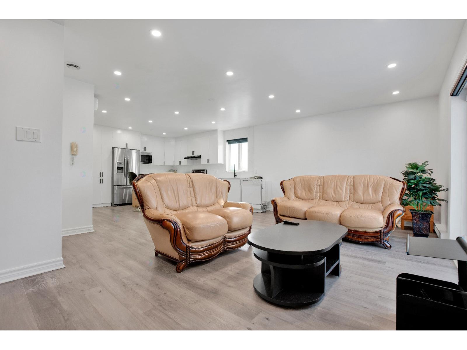 3996 Rue Mance, #201 Property Photo 15