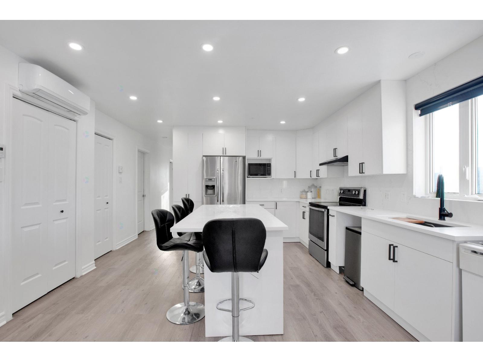 3996 Rue Mance, #201 Property Photo 16