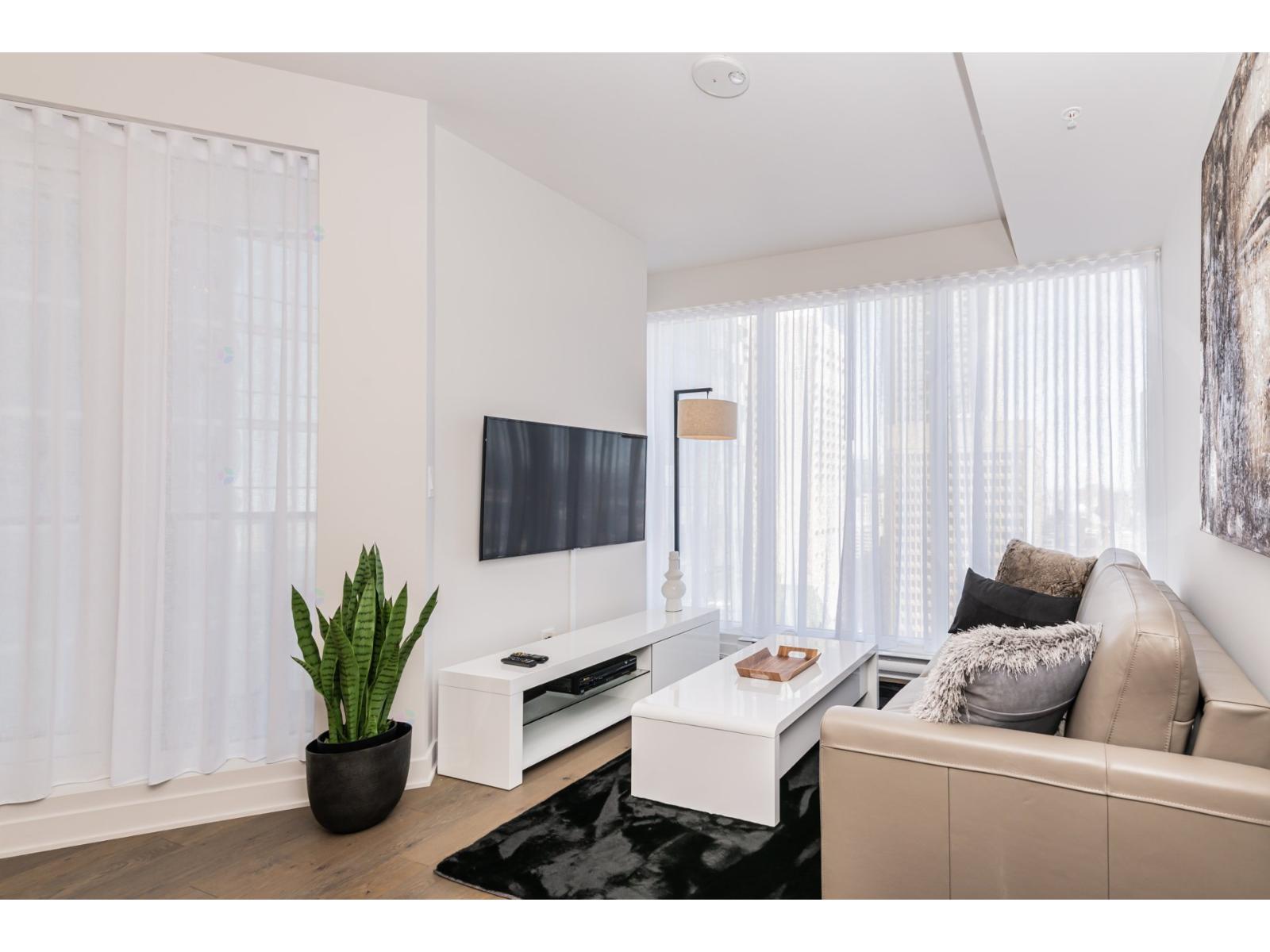 1188 Rue St-antoine O., #3010 Property Photo 3