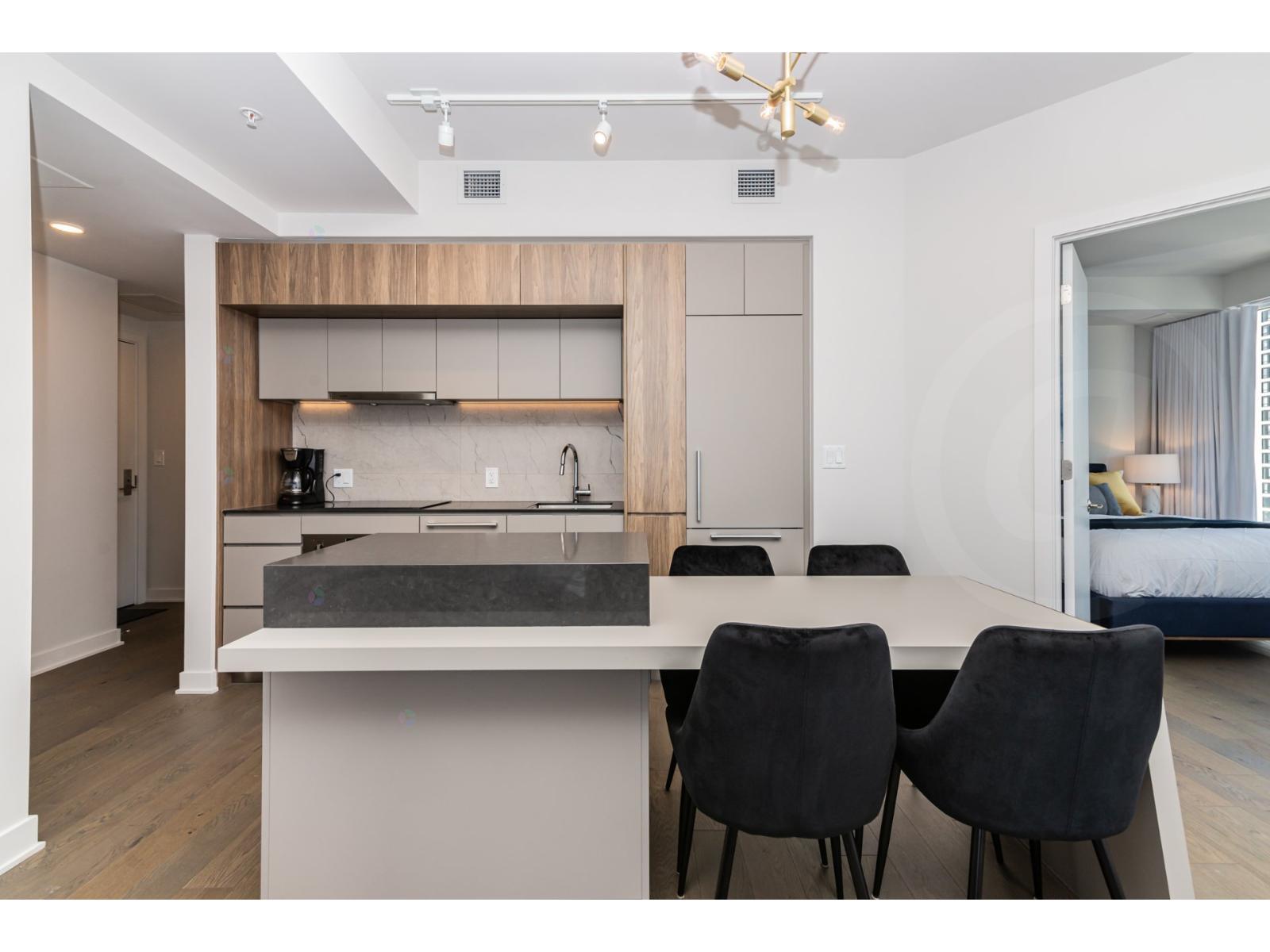 1188 Rue St-antoine O., #3010 Property Photo 6