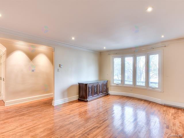 5758 Av. Mapleridge Property Photo 5