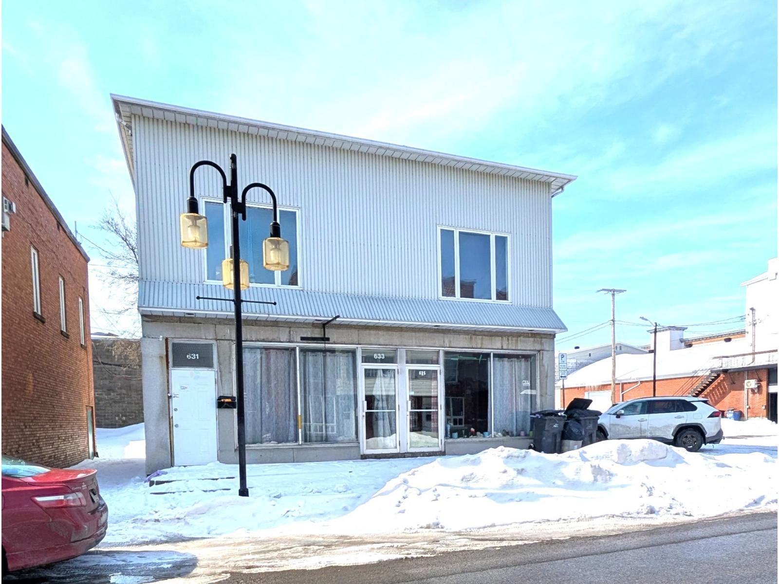 631-637 4e Rue Photo de la propriété 1