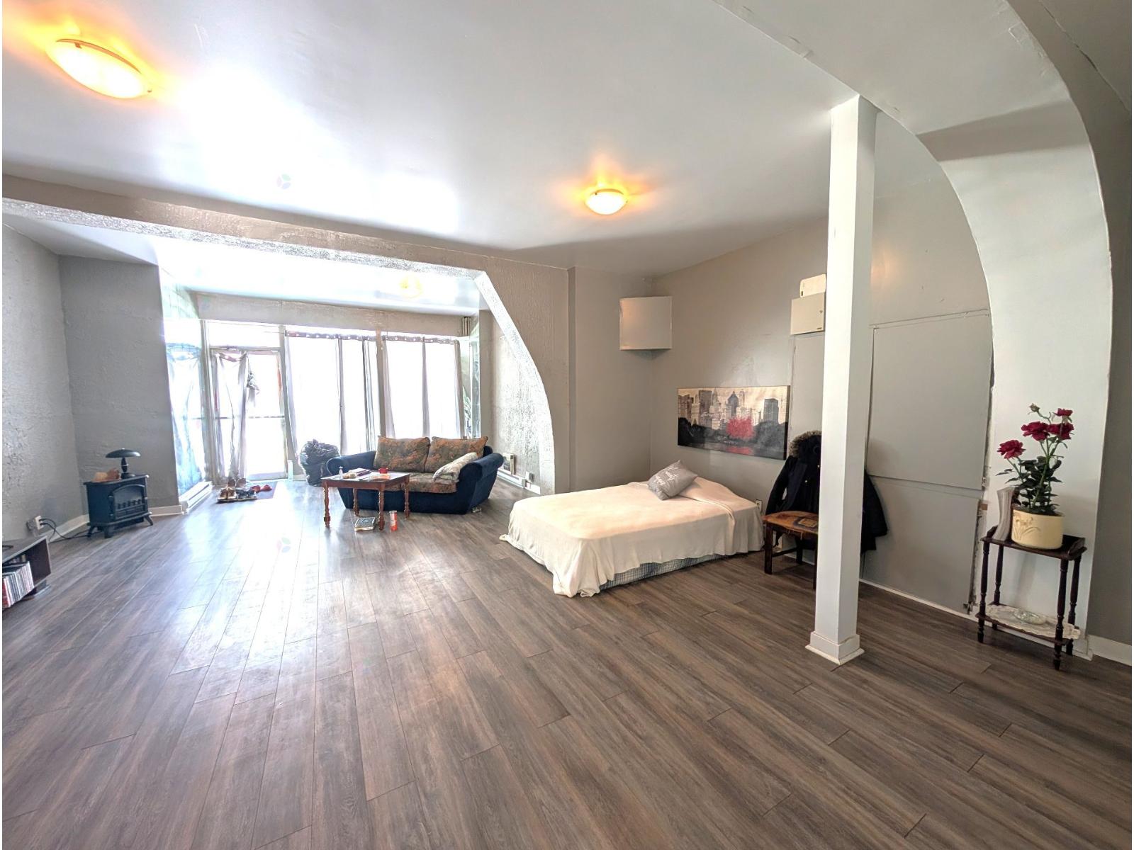 631-637 4e Rue Property Photo 8