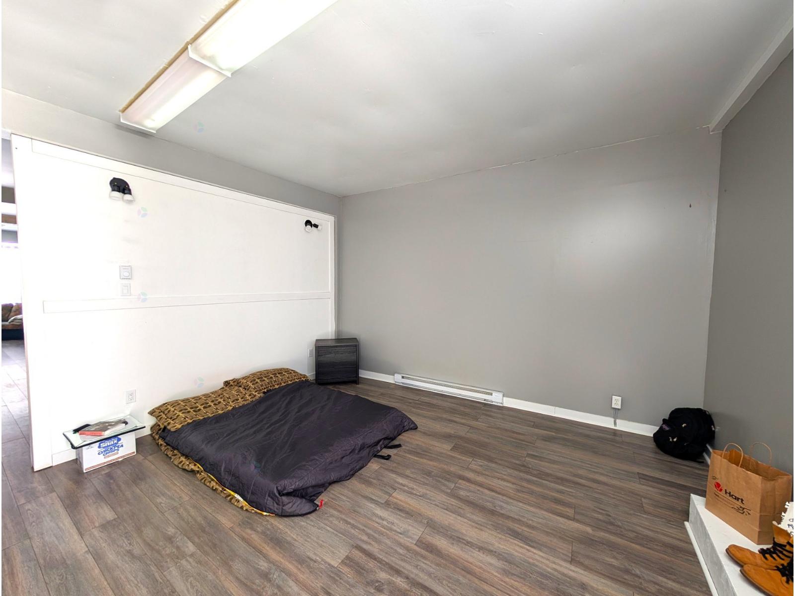 631-637 4e Rue Property Photo 11