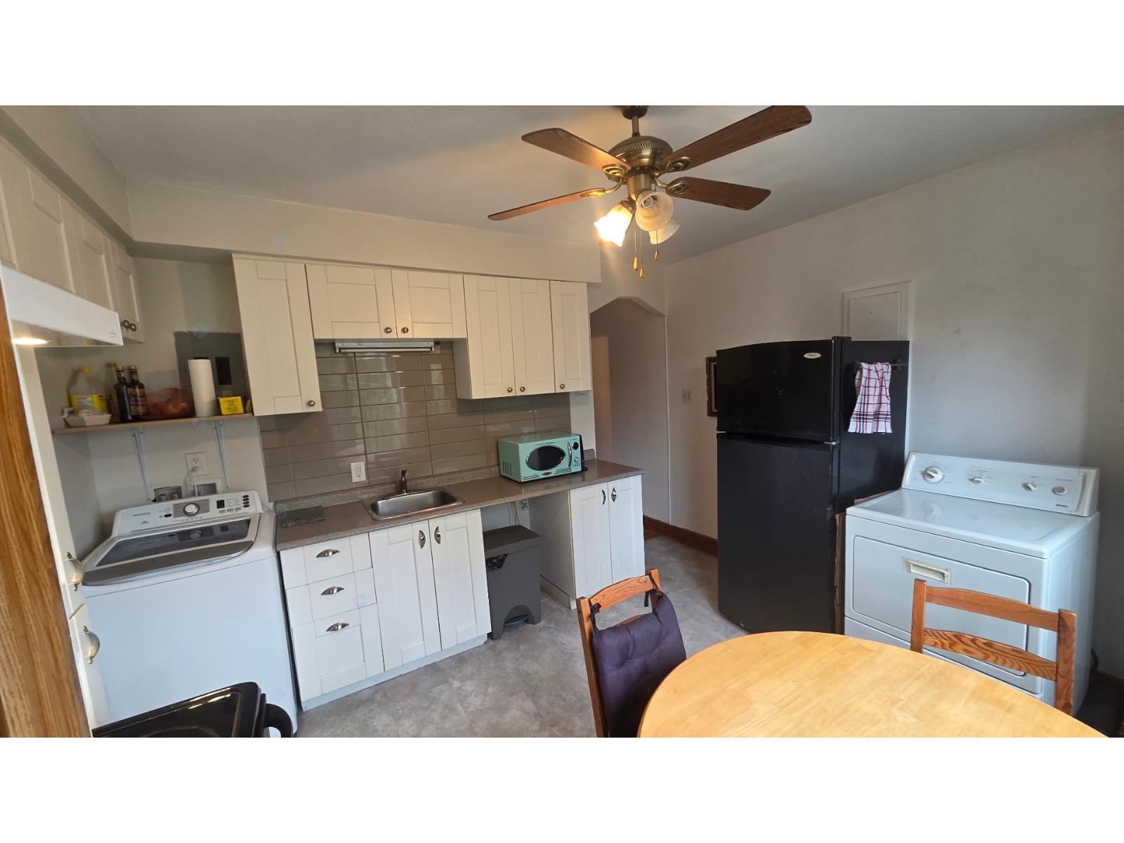 6867 12e Avenue Property Photo 6
