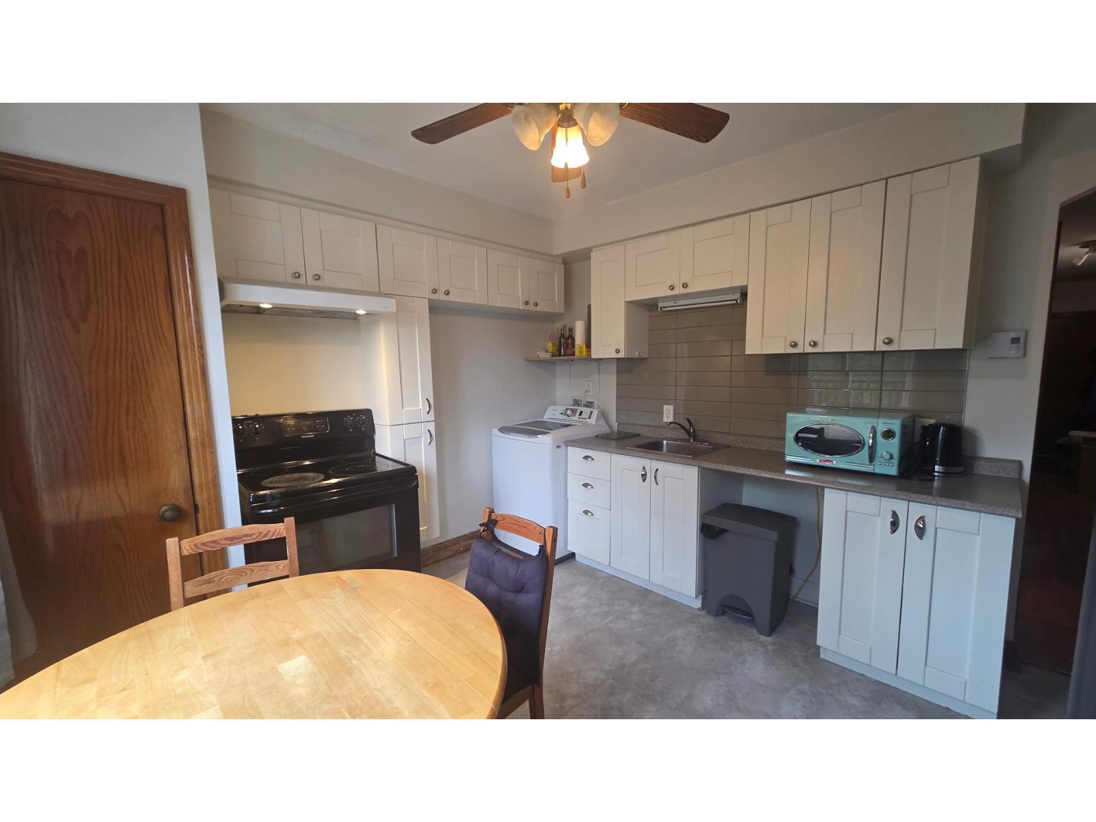 6867 12e Avenue Property Photo 7