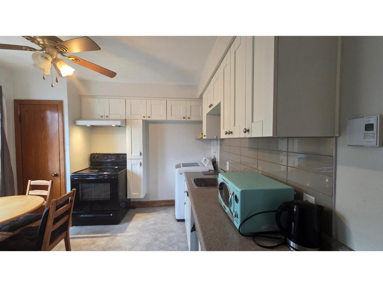 6867 12e Avenue Property Photo 8