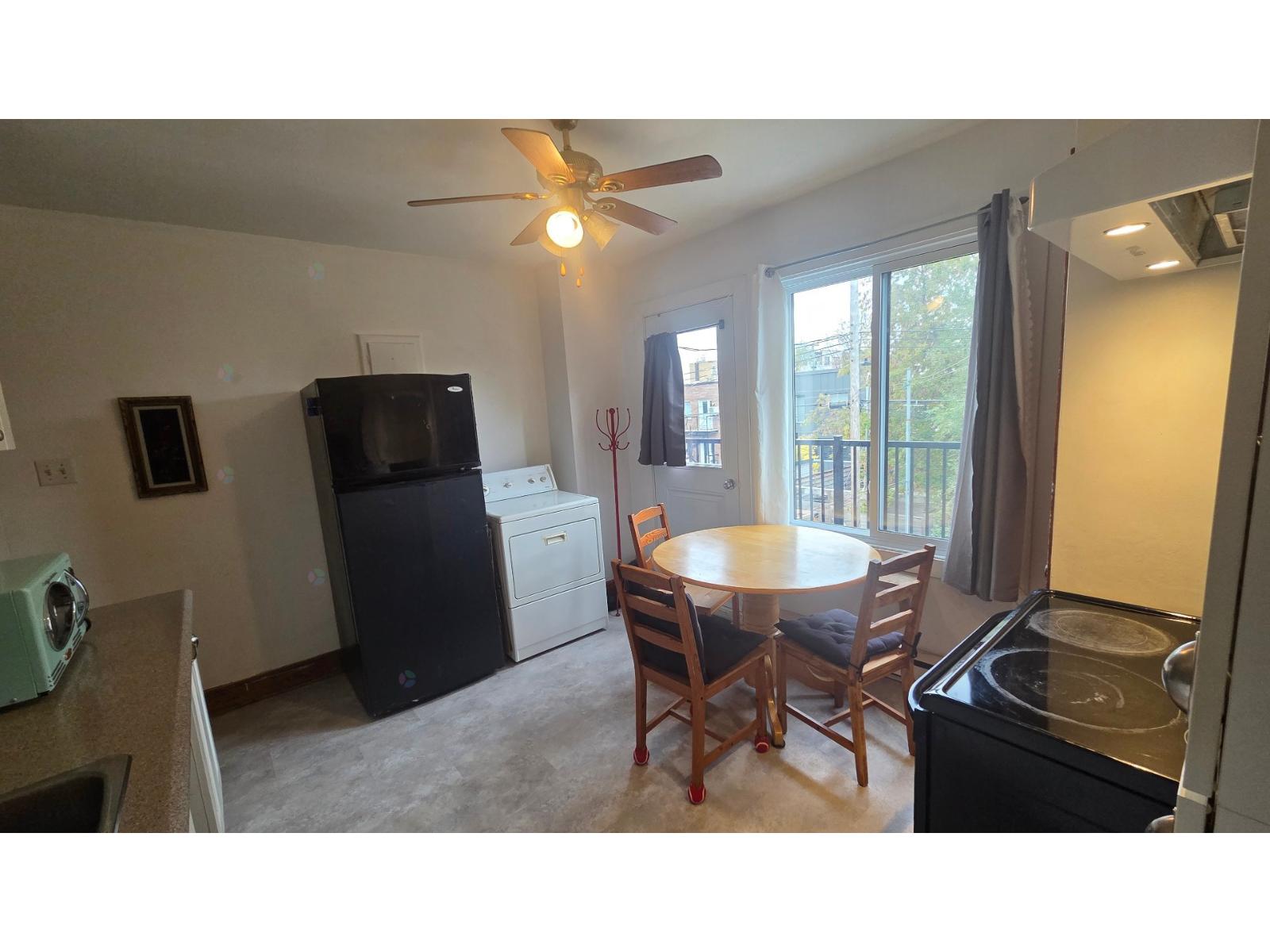 6867 12e Avenue Property Photo 9