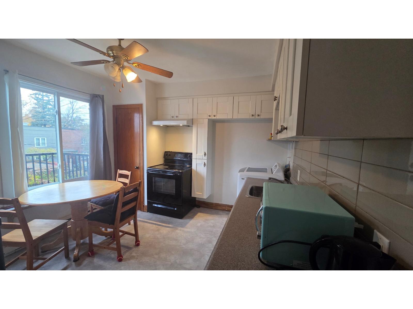 6867 12e Avenue Property Photo 11