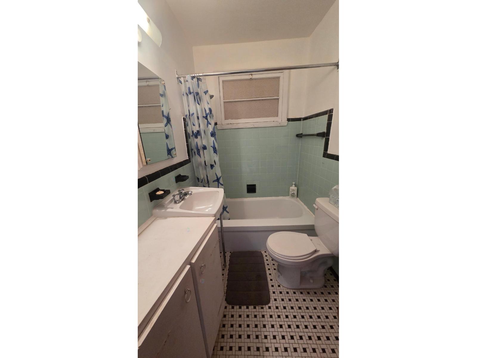 6867 12e Avenue Property Photo 13