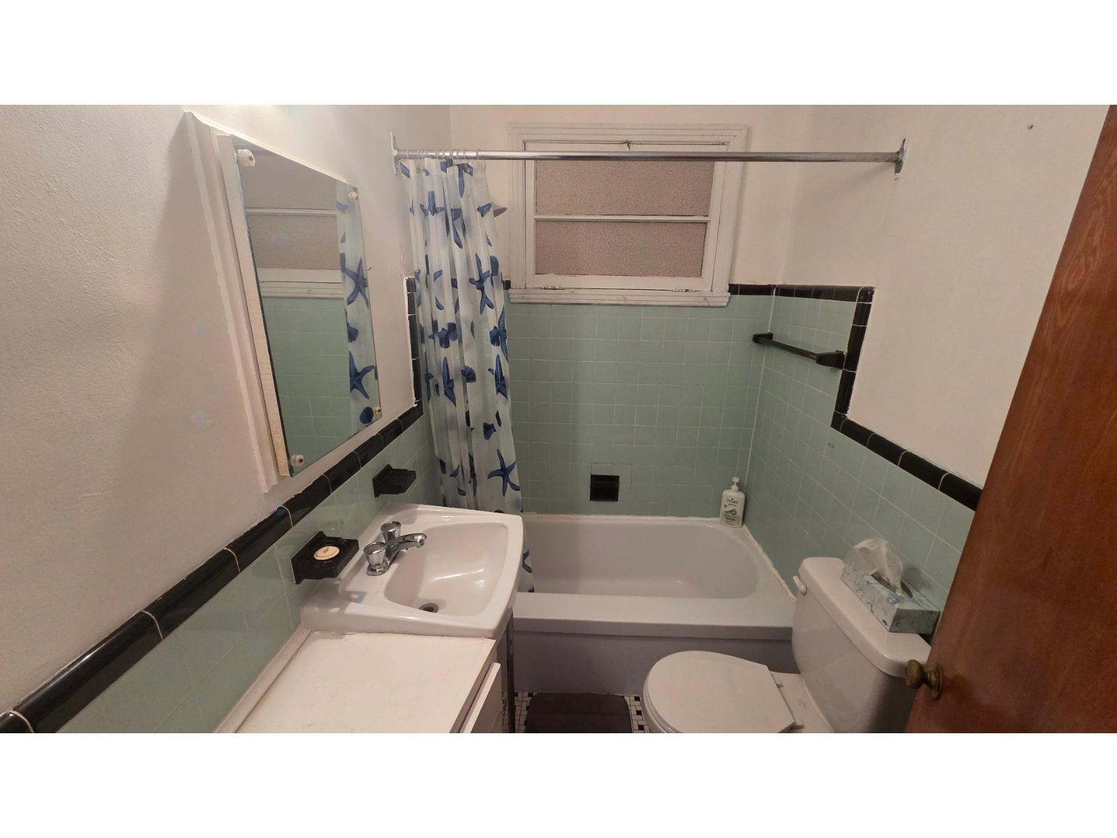 6867 12e Avenue Property Photo 14