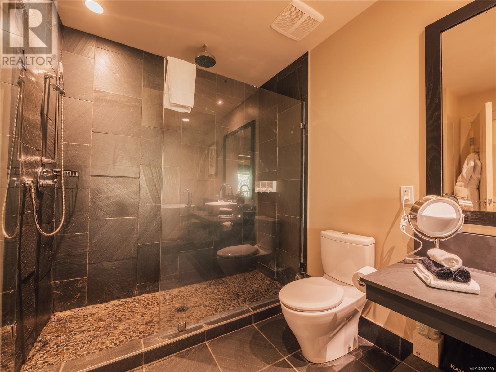 424 596 Marine Dr Property Photo 4