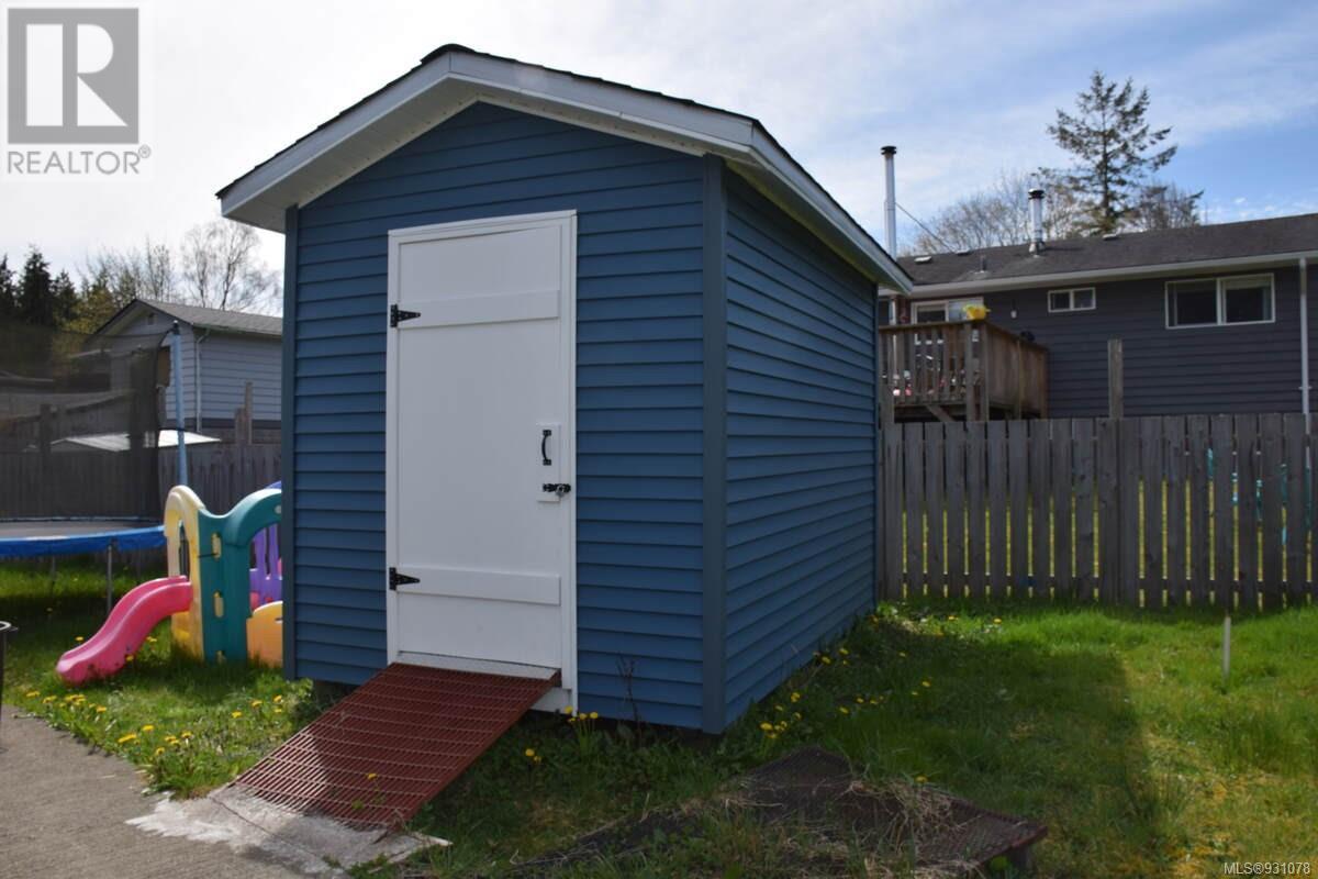 7370 Thunderbird Way Property Photo 5
