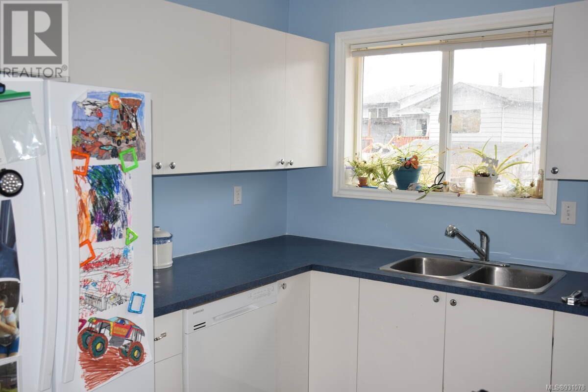 7370 Thunderbird Way Property Photo 6