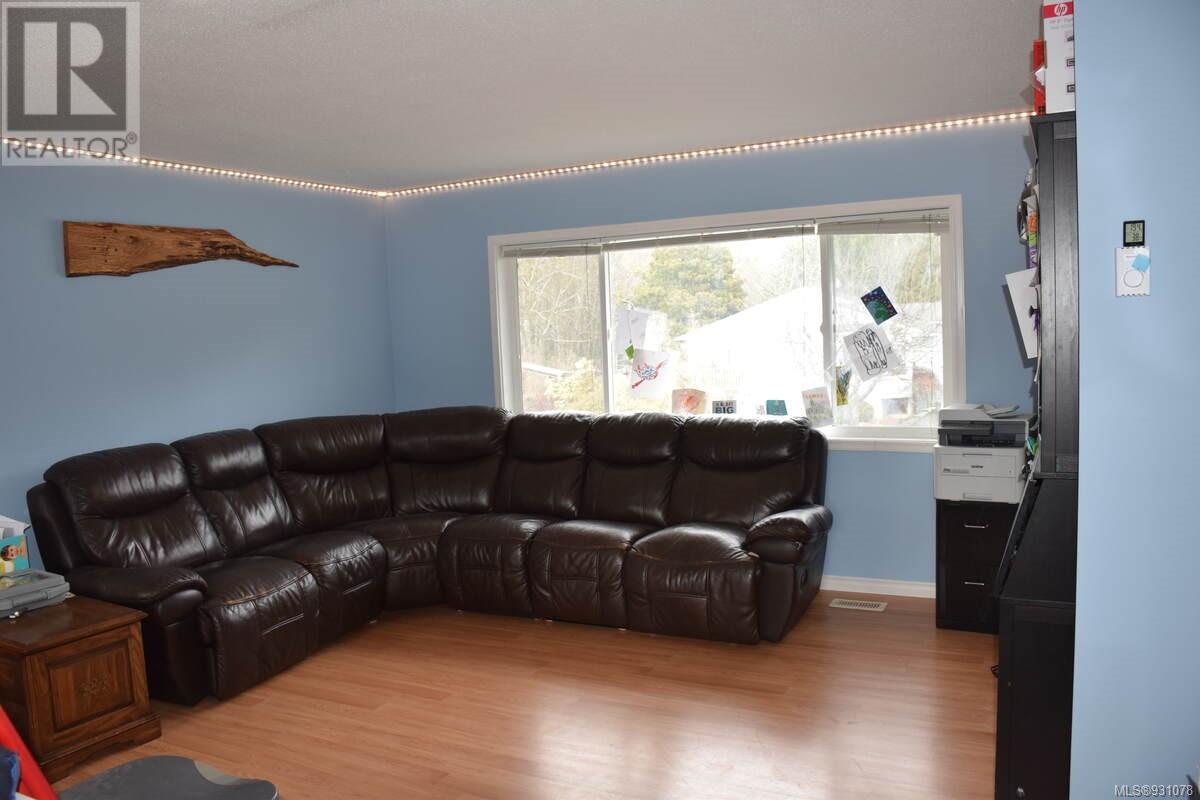 7370 Thunderbird Way Property Photo 10