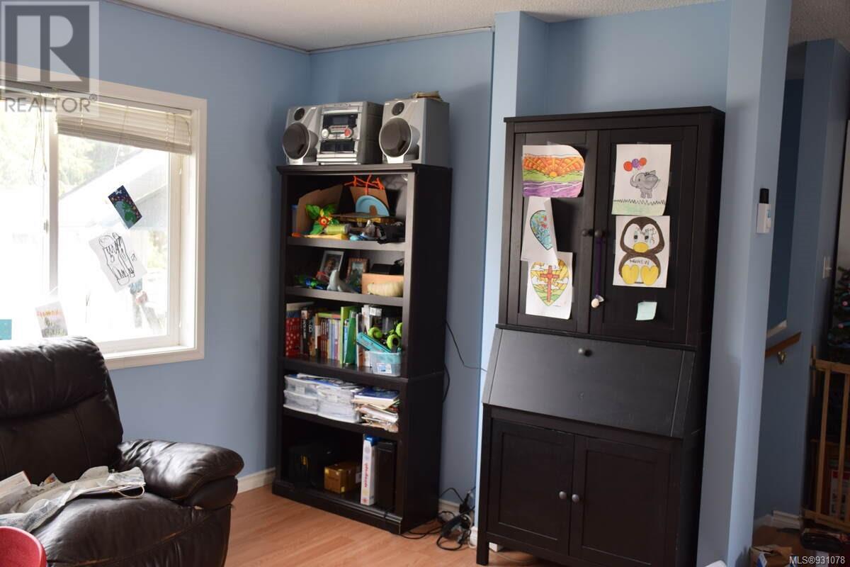 7370 Thunderbird Way Property Photo 11