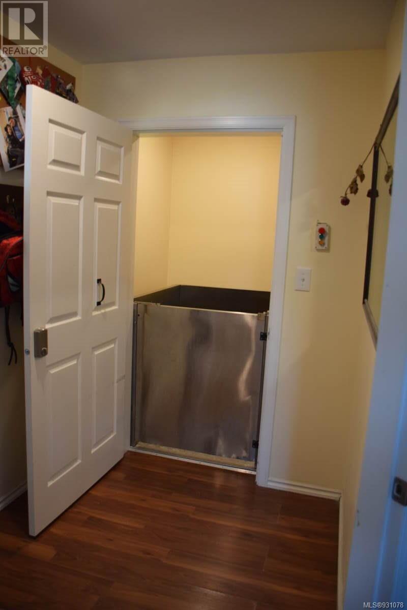 7370 Thunderbird Way Property Photo 29