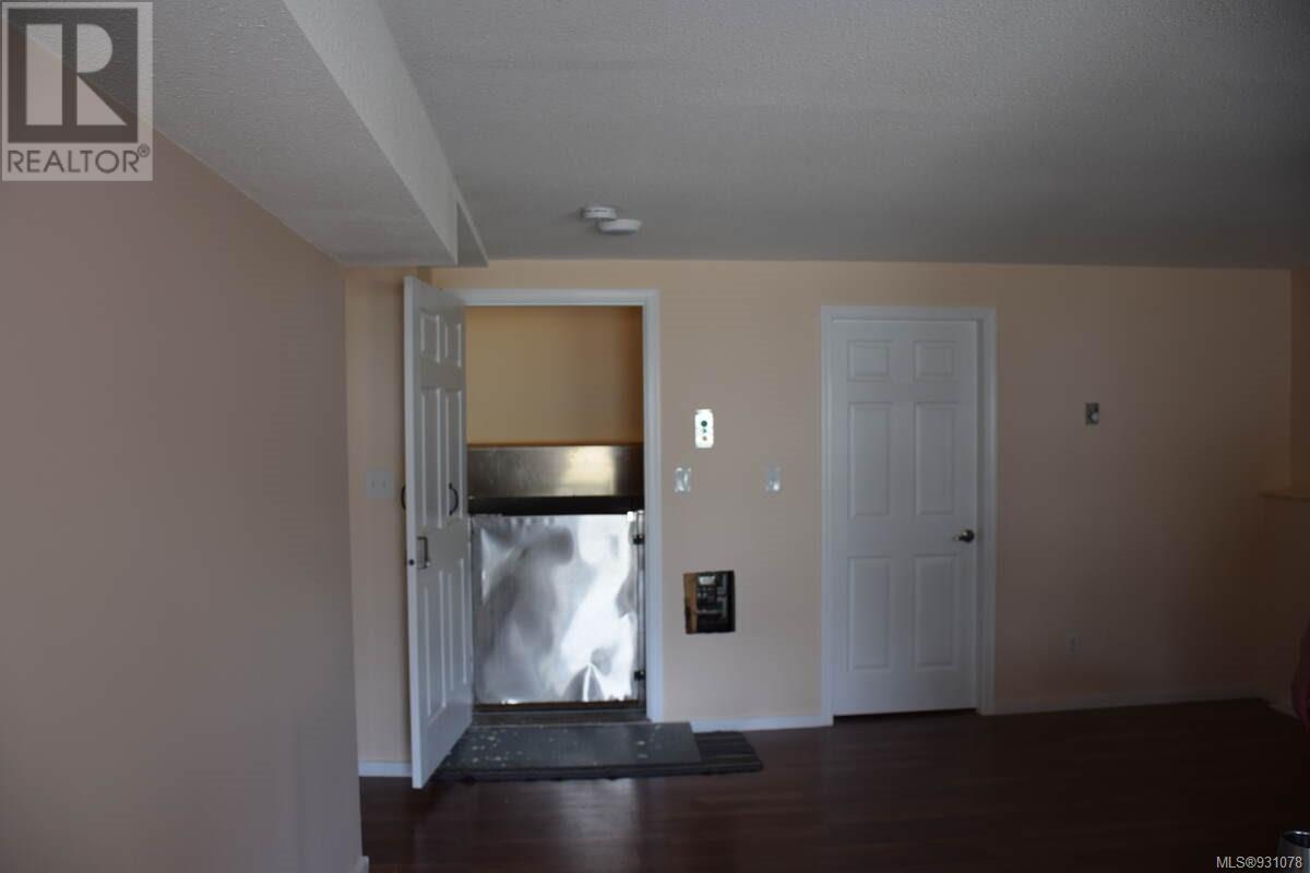7370 Thunderbird Way Property Photo 32