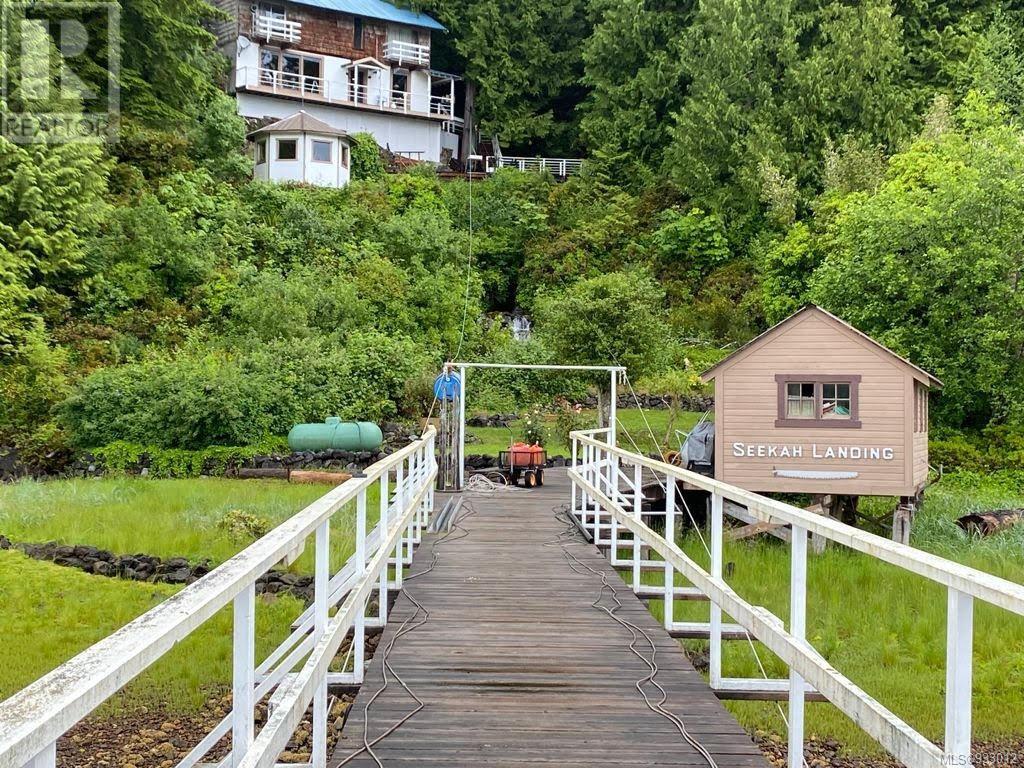 1 Seekah Landing Property Photo 2