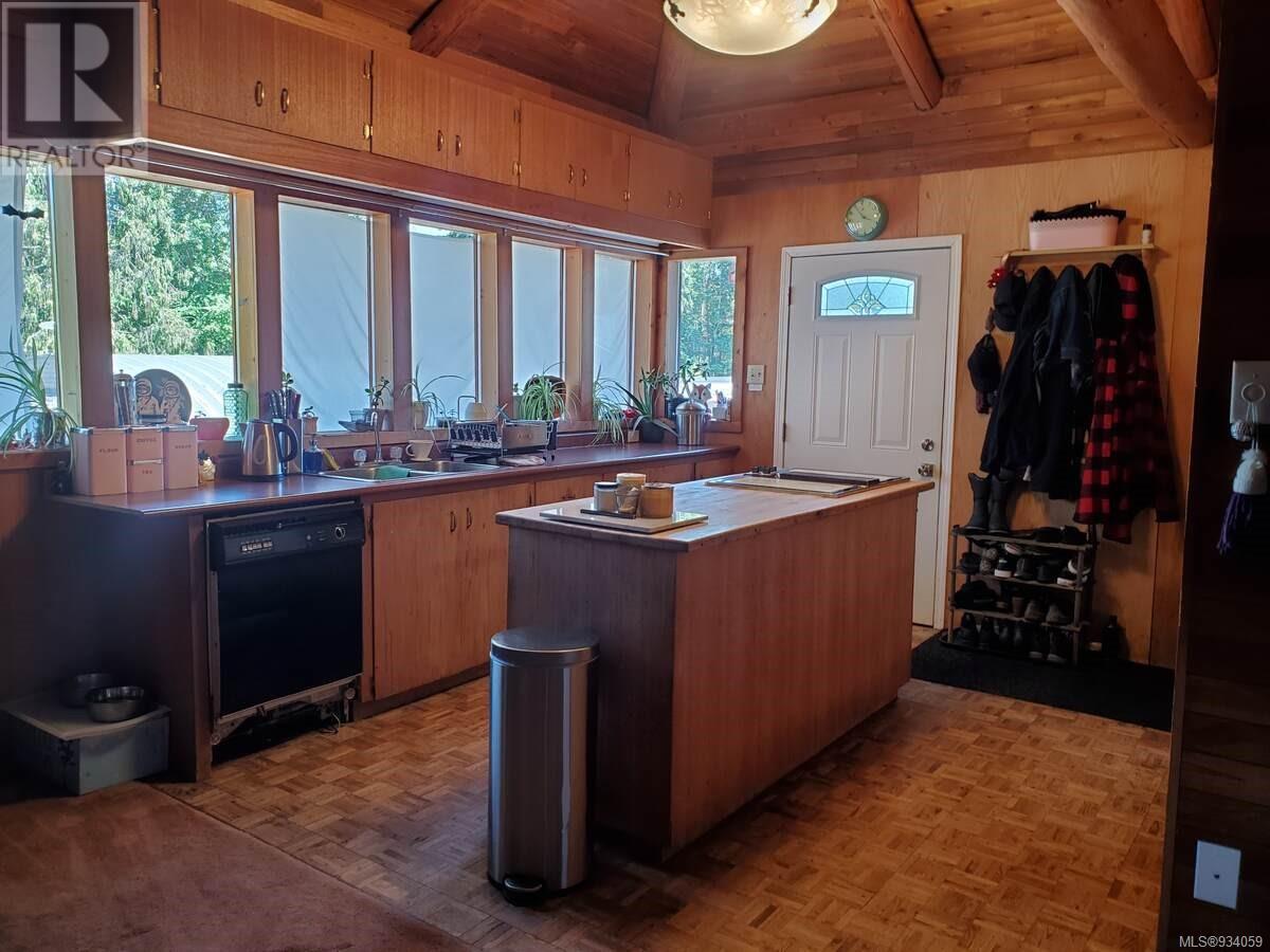 1586 Mckibbon Rd N Property Photo 13